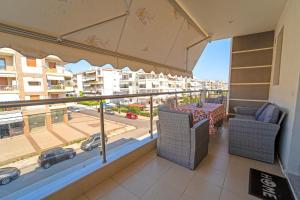 Balkón alebo terasa v ubytovaní LUXURY AND SUNNY APARTMENT 250 mts FROM THE BEACH!!