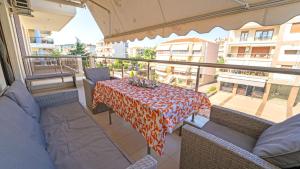 Balkón alebo terasa v ubytovaní LUXURY AND SUNNY APARTMENT 250 mts FROM THE BEACH!!