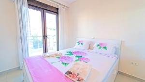 Posteľ alebo postele v izbe v ubytovaní LUXURY AND SUNNY APARTMENT 250 mts FROM THE BEACH!!