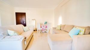 Posedenie v ubytovaní LUXURY AND SUNNY APARTMENT 250 mts FROM THE BEACH!!