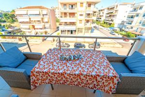 Balkón alebo terasa v ubytovaní LUXURY AND SUNNY APARTMENT 250 mts FROM THE BEACH!!