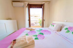 Posteľ alebo postele v izbe v ubytovaní LUXURY AND SUNNY APARTMENT 250 mts FROM THE BEACH!!