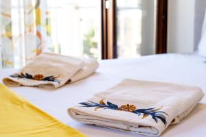 Posteľ alebo postele v izbe v ubytovaní LUXURY AND SUNNY APARTMENT 250 mts FROM THE BEACH!!