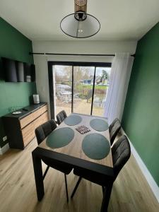 Posedenie v ubytovaní La maison au bord de la riviére