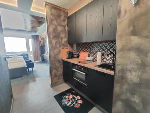 Kuchyňa alebo kuchynka v ubytovaní Romantisches Bergapartment - Luxus Studio auf der Simonhöhe