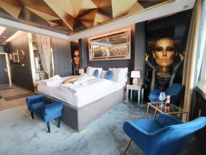 Posteľ alebo postele v izbe v ubytovaní Romantisches Bergapartment - Luxus Studio auf der Simonhöhe + 37 fotografií