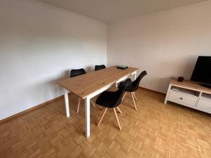 TV a/nebo společenská místnost v ubytování Ferienwohnung mit Aussicht