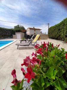 Basen w obiekcie Villa Krasa sea view apartmants with pool lub w pobliżu