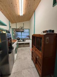 Kuhinja oz. manjša kuhinja v nastanitvi 家暖暖,老屋新生,房源內有戶外空間,嘉義市民宿013號