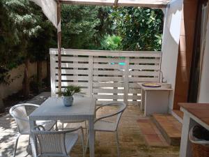 a patio with a table and chairs and an umbrella at Mater Christi in Siracusa