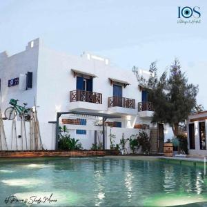 Bazén v ubytování Ios Hotel & Village nebo v jeho okolí