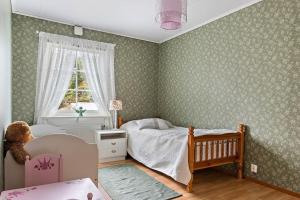 Postel nebo postele na pokoji v ubytování Vetteberget, Fjällbacka + 4 fotografie