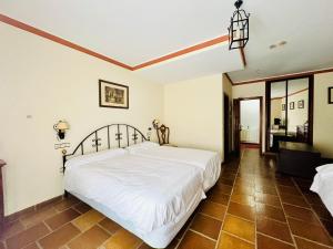 a bedroom with a large white bed in a room at Seto del Palancar in Motilla del Palancar