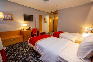 Uma cama ou camas num quarto em Hotel Colosseo & Spa