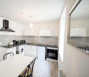 Kuchyňa alebo kuchynka v ubytovaní Villa Vichéia - Appartement 3 + 20 fotografií