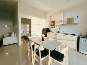 a kitchen and dining room with a table and chairs at LP Chamber Homestay Kota Marudu in Kampong Sorosob