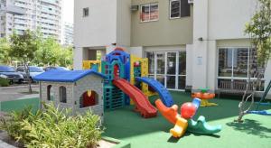 Zona de joacă pentru copii de la Apartamento Luxo Barra