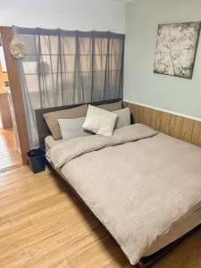 Katil atau katil-katil dalam bilik di 天下茶屋駅5分、専用庭付き平屋—KIK Iハウス