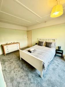 Postel nebo postele na pokoji v ubytování Spacious Double room near Southmead