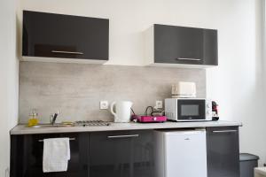 Η κουζίνα ή μικρή κουζίνα στο Villa Vichéia - Appartement 14