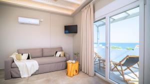 A television and/or entertainment centre at Fata Morgana Studios & Apartments