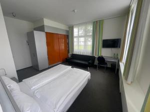 Postel nebo postele na pokoji v ubytování Hotel & Gasthaus Die Perle