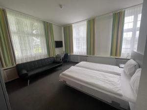 Postel nebo postele na pokoji v ubytování Hotel & Gasthaus Die Perle