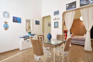 a dining room with a glass table and chairs at Terrazza sul Corso in Pozzallo