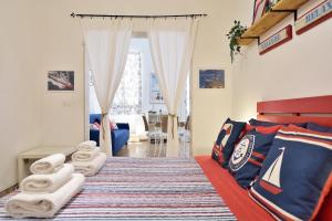 a bedroom with a bed with towels on it at Terrazza sul Corso in Pozzallo