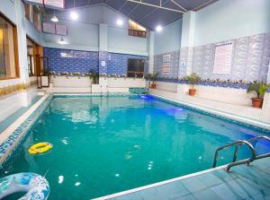 Piscina di RATNA HOTEL o nelle vicinanze