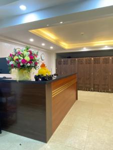 a locker room with a counter with flowers on it at Nga Tây hotel 3 in Bắc Ninh