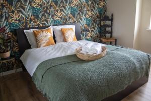 a bedroom with a bed with a basket of towels at De Mölle in Winterswijk