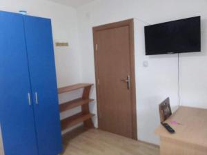 a room with a blue cabinet and a flat screen tv at STRICT City CENTER in Štip