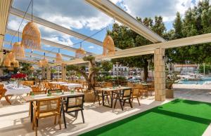 Gallery image of Hotel Adria in Malinska