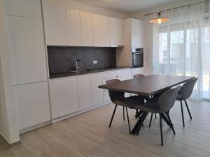 Kuhinja ili čajna kuhinja u objektu Apartment Ursus