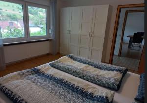 Postel nebo postele na pokoji v ubytování Helgas Apartment No 2