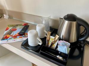 Příslušenství pro přípravu čaje a kávy v ubytování B City Hotel