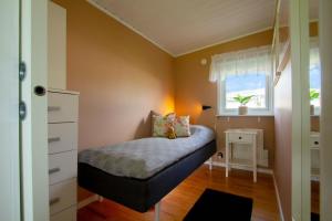 Postel nebo postele na pokoji v ubytování Lanternan 37 Skrea strand Falkenberg