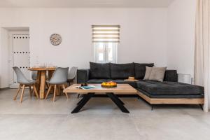 Gambar di galeri bagi Marble Arch Apartments di Naxos Chora