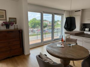 Η κουζίνα ή μικρή κουζίνα στο Allerinsel - Appartement am Celler Yachthafen