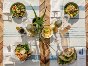Makanan di atau berdekatan hotel