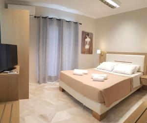 Postel nebo postele na pokoji v ubytování SUNRISE MIDTOWN LEFKADA