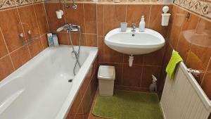 a bathroom with a sink and a tub and a toilet at Magaslak in Balatonalmádi