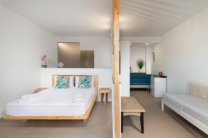 A bed or beds in a room at Aegean Apartments Még 107 kép