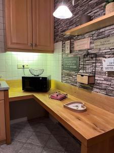 a kitchen with a counter with a microwave on it at Kaisers Ferienhaus in Kaifenheim
