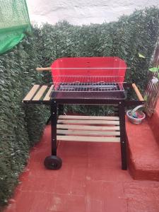 a red shopping cart sitting on top of a bench at Casa del Sol in Vinaròs