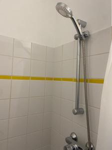 Salle de bains dans l'établissement Brise de mer sur la naturelle, Studio à Wimereux , parking