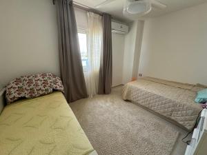 Ένα ή περισσότερα κρεβάτια σε δωμάτιο στο Luxurious penthouse Fouka Bay Ras El- Hekma