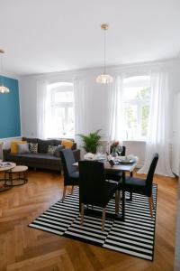 Χώρος καθιστικού στο bella casa - Business&Family - 2 Zimmer direkt neben Schloß, Parkplatz, SmartTV, Netflix, Waschmaschine, 24h Checkin, 71qm, Kingsizebett, Hotelbettwäsche