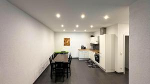 Kjøkken eller kjøkkenkrok på Große Wohnung für bis zu 8 Gäste
